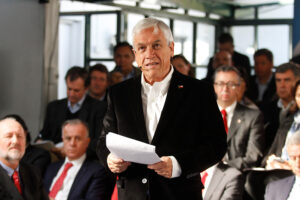 Equipo de Piñera descarta idea de Frente Amplio de debate conjunto con Chile Vamos