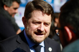 VIDEO | Vecinos funan a intendente Orrego por instalación de nuevo relleno en Til Til