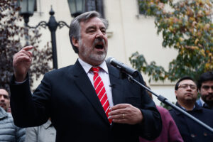 VIDEO | Alejandro Guillier sufre intento de agresión durante visita de campaña a La Serena