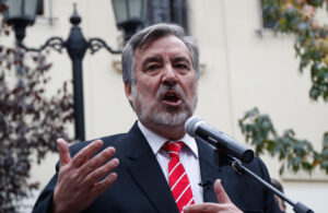 Guillier hace llamado a la DC: “Una vez que se aclaren y ordenen, pueden volver a casa“