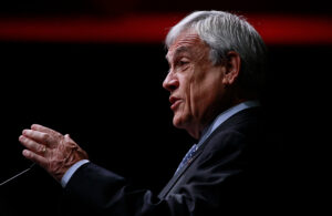 El País critica que Piñera 