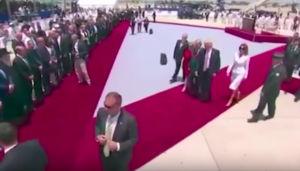 VIDEO | El gesto de rechazo de Melania a Donald Trump del que todo el mundo habla