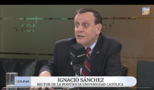 VIDEO | Rector UC quedó pegado en el techo con ruidoso orgasmo en plena entrevista de Radio Duna