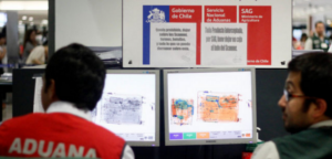 Funcionarios de Aduana inician paro indefinido tras 