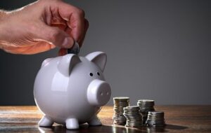 Educación financiera y ahorro, los déficit que le pasan la cuenta a los chilenos