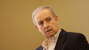 VIDEO | ¿Por qué el general (r) Alberto Cienfuegos recibe dos pensiones de Carabineros?