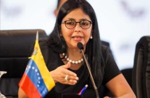 Canciller de Maduro acusa a Chile de 