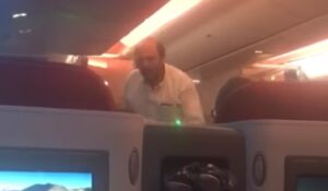 De gritarle a Girardi a portada de diarios: la historia del empresario que encaró al senador en un avión