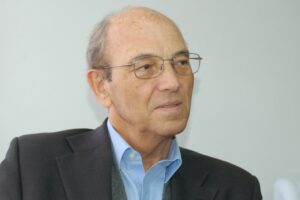 Ricardo Ffrench-Davis y plan de Piñera de bajar impuestos a empresas: 