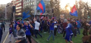 FOTOS + VIDEO | Hinchas de la 'U' llegan hasta Plaza Italia a celebrar la estrella 18