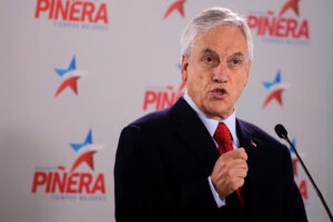 Piñera continúa defendiéndose de las críticas: 