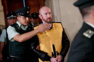 Rafael Garay deposita 500 mil pesos para 