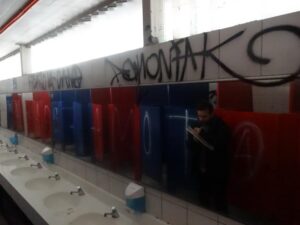 Alessandri obligará judicialmente a apoderados a pagar destrozos en toma del Liceo 7