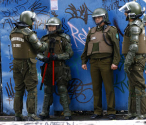 Nuevo desalojo de Liceo Confederación Suiza termina con tres estudiantes detenidos