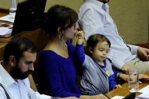 Comentado mensaje de Camila Vallejo a carabinera que no dejó amamantar a subalterna