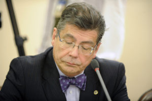 Luis Riveros sobre gratuidad: “Las instituciones la pagan disminuyendo la calidad de sus recursos académicos”