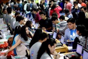 La lista con las diez carreras con más alumnos en Chile