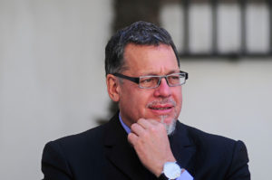 Senador Lagos Weber presenta 