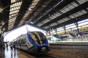 País OCDE: Nuevo tren a Nos ha sufrido 80 apedreos en 90 días