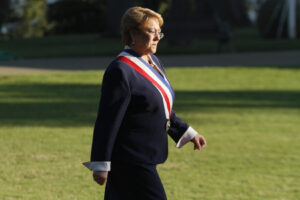 Foto oficial en Cerro Castillo: cómo ha cambiado el gabinete en los cuatro años de Bachelet