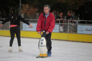VIDEOS | Joaquín Lavín te invita a la primera pista de hielo pública y gratis por media hora