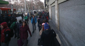 VIDEO | Académico UC destruye mito de las filas en los colegios en sólo 2 minutos