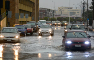 Fuertes lluvias y marejadas deja sistema frontal en 8 regiones