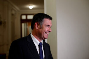 Encuesta Cadem: Ossandón sube un punto en su semana más compleja por T0