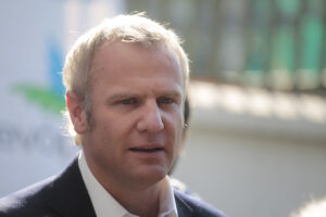 Felipe Kast barre con la Confech por declararse antiimperialista en Facebook y apoyar a Nicolás Maduro