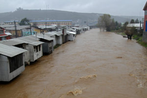 Sistema frontal: Onemi confirma fallecimiento en el Maule y decreta Alerta Roja en Curanilahue