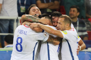 VIDEO | Como dos cabros chicos: emotiva celebración de Alexis y Vidal en Rusia