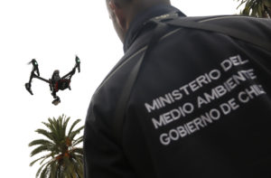 Autoridades usarán dron para fiscalizar uso de leña en la Región Metropolitana