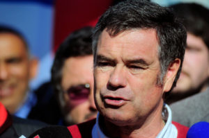 Ossandón cuestiona a Piñera por 