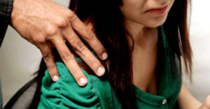 Teléfonos de emergencia y mayores sanciones: Ues crean protocolos contra el acoso sexual