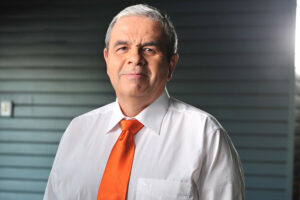 Aldo Schiappacasse sale del clóset político y entrega su real opinión sobre Bachelet