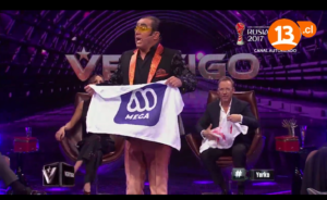 VIDEO | No fue broma: Alcaíno funa a Mega y envía mensaje a Canal 13 tras negociación colectiva