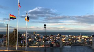 Iguales conmemora Día del Orgullo LGBTI con izamiento de bandera en Punta Arenas