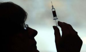 Australia aplica estricta medida contra antivacunas: deberán pagar por cada día que no inoculen a sus hijos