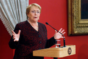 Bachelet le responde a Piñera: 