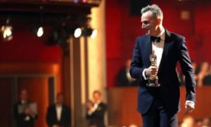 El laureado Daniel Day-Lewis sorprende a todos y anuncia que deja la actuación