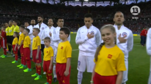 VIDEO | Conmovedor: el himno chileno que enmudeció a la voz oficial del estadio