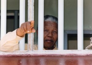 Muere el abogado que representó a Nelson Mandela en el juicio de Rivonia
