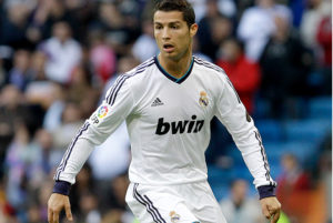 Cristiano Ronaldo recibe 