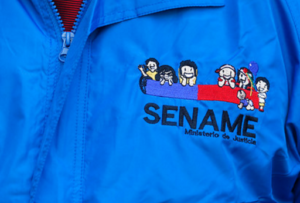 Funcionarios del Sename inician paro indefinido por malas condiciones laborales