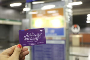 La tarjeta Bip de Violeta Parra que hizo estallar a Luis Larraín