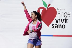 Aplausos a popular bailarina de TV por críticas al infumable programa de CHV que critica la ropa de la gente