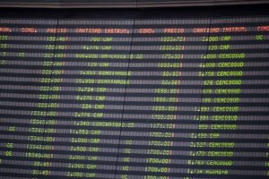 Chile sufrió su primera caída en la clasificación de riesgo en 25 años por 