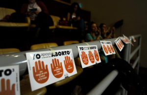 Aborto tres causales: comisión extiende objeción de conciencia a todo el equipo médico