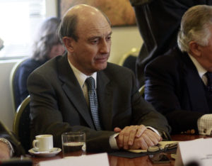 Cheyre es careado con ex presos políticos en La Serena
