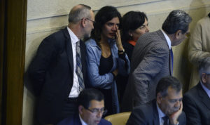 Camila Vallejo vota para salvar a Javiera Blanco y le recuerdan su llanto por niños del Sename